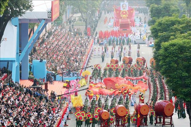 Chương trình nghệ thuật “Rạng rỡ non sông Việt Nam”. Ảnh: TTXVN