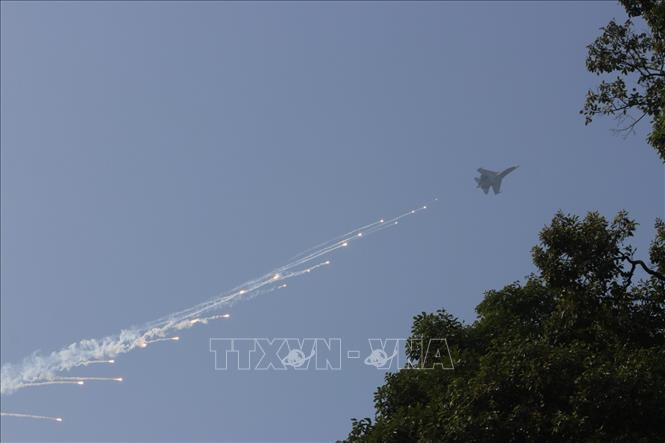 Mở đầu cuộc diễu binh, diễu hành là các biên đội của Không quân nhân dân Việt Nam anh hùng bay trên bầu trời Tổ quốc. Ảnh: TTXVN