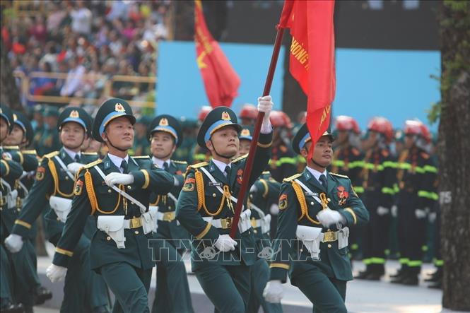 Khối Sĩ quan Phòng không-Không quân diễu qua Lễ đài. Ảnh: TTXVN