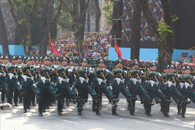 Khối Sĩ quan Phòng không-Không quân diễu qua Lễ đài. Ảnh: TTXVN
