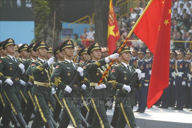 Khối Quân Giải phóng nhân dân Trung Quốc diễu qua Lễ đài. Ảnh: TTXVN