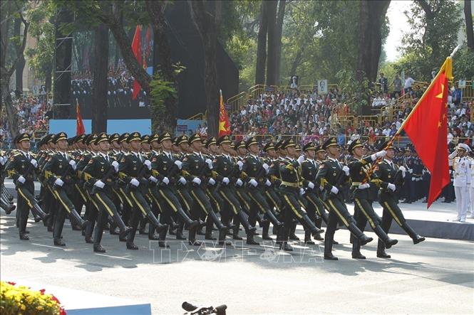 Khối Quân Giải phóng nhân dân Trung Quốc diễu qua Lễ đài. Ảnh: TTXVN