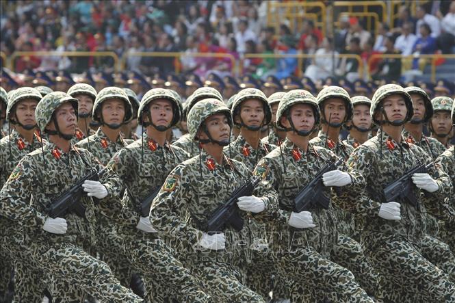 Khối Chiến sĩ Đặc công diễu qua Lễ đài. Ảnh: TTXVN