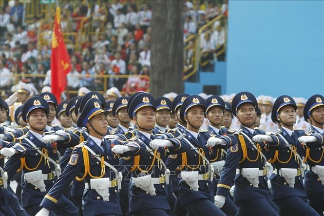 Khối Sĩ quan Cảnh sát biển diễu qua Lễ đài. Ảnh: TTXVN