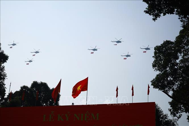 Mở đầu Cuộc diễu binh, diễu hành là các biên đội của Không quân nhân dân Việt Nam anh hùng bay trên bầu trời Tổ quốc. Ảnh: TTXVN