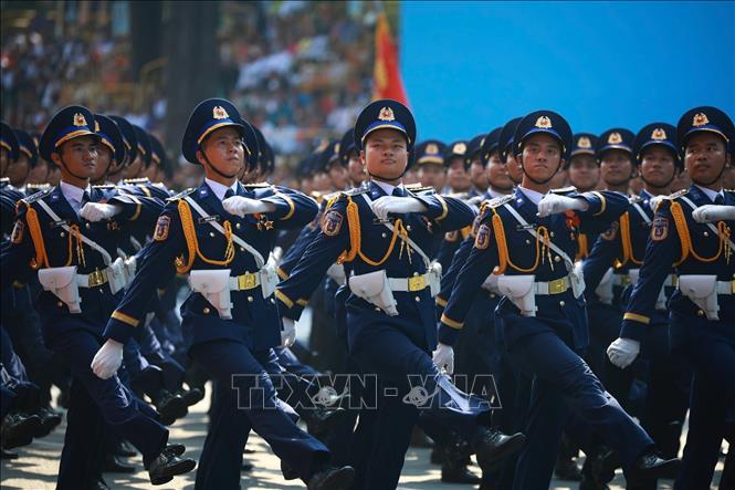 Khối Sĩ quan Cảnh sát biển diễu qua Lễ đài. Ảnh: TTXVN