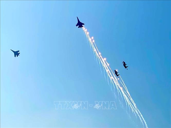 Các biên đội tiêm kích của lực lượng Phòng không - Không quân Việt Nam trình diễn trên bầu trời Thành phố Hồ Chí Minh. Ảnh: TTXVN 
