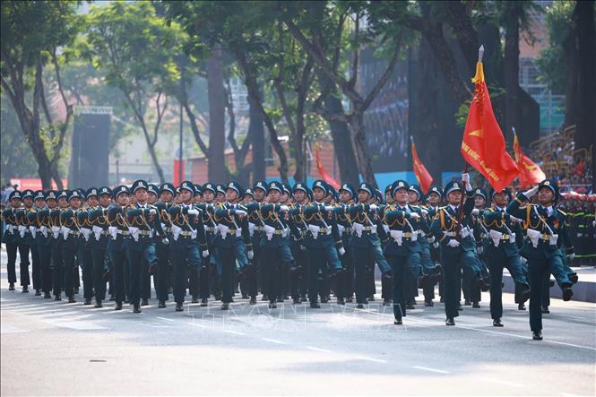 Khối Sĩ quan Phòng không-Không quân diễu qua Lễ đài. Ảnh: TTXVN