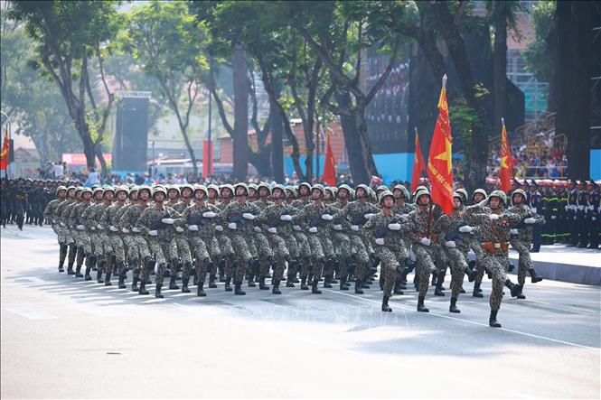 Khối Chiến sĩ Đặc công diễu qua Lễ đài. Ảnh: TTXVN