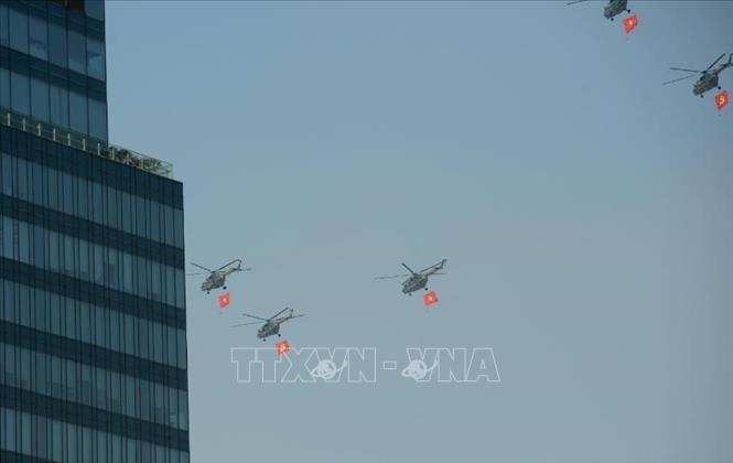 Mở đầu Cuộc diễu binh, diễu hành là các biên đội của Không quân nhân dân Việt Nam anh hùng bay trên bầu trời Tổ quốc. Ảnh: TTXVN