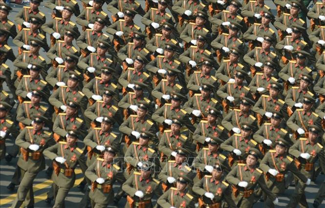 Màn diễu binh ấn tượng của các lực lượng quân đội, công an trên đường phố. Ảnh: Mạnh Linh-TTXVN