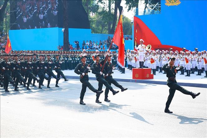 Khối nam Chiến sĩ Cảnh sát cơ động diễu qua Lễ đài. Ảnh: TTXVN