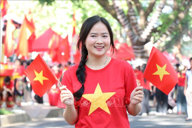 A young girl in Buon Me Thuot city, the Central Highlands province of Dak Lak celebrates the event. VNA Photo