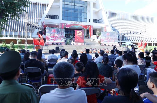 People in the Central Highlands province of Dak Lak gather to watch the live broadcast of the national parade in Ho Chi Minh City. VNA Photo