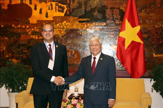 VFF Presidetn Do Van Chien receives Politbubor member of the FLN Bensalem Mohamed. VNA Photo: Tiến Lực 