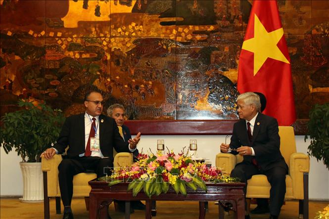 VFF Presidetn Do Van Chien receives Politburo member of the FLN Bensalem Mohamed. VNA Photo: Tiến Lực 