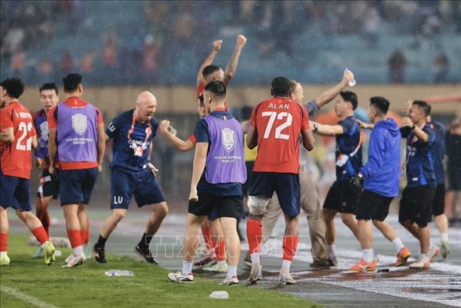 Bảo vệ thành công tỷ số 2-0, CLB CAHN thắng chung cuộc 2-1 sau 2 lượt trận để tiến vào chung kết Cúp C1 Đông Nam Á. Ảnh: Minh Quyết - TTXVN