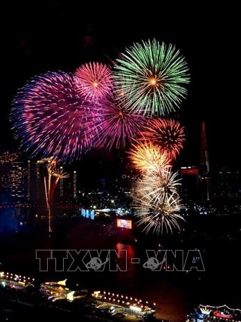A spectacular show of fireworks in the city. VNA Photo