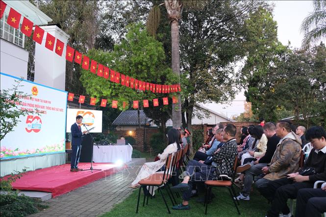 Quang cảnh buổi gặp mặt lễ kỷ niệm 50 năm Ngày Giải phóng miền Nam, Thống nhất đất nước (30/4/1975 - 30/4/2025). Ảnh: Hồng Minh - Pv TTXVN tại Nam Phi