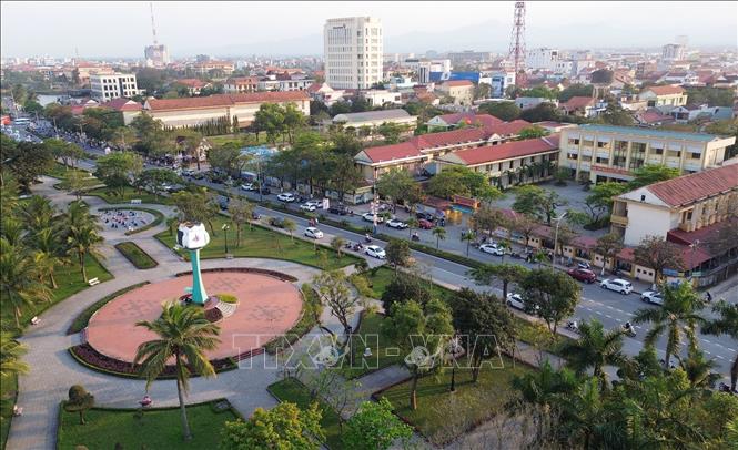 Một góc thành phố Đồng Hới, tỉnh Quảng Bình bên bờ sông Nhật Lệ. Ảnh: Quốc Khánh - TTXVN