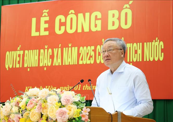 Đồng chí Nguyễn Hòa Bình, Ủy viên Bộ Chính trị, Phó Thủ tướng Thường trực Chính phủ, Chủ tịch Hội đồng Tư vấn đặc xá dự và phát biểu tại buổi lễ. Ảnh: Tiên Minh - TTXVN