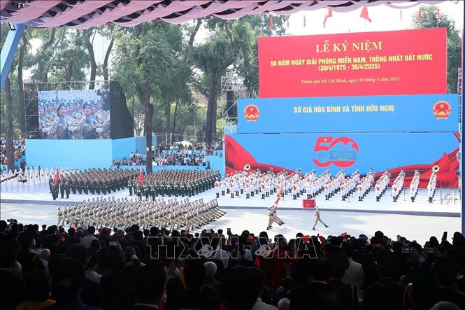  Màn diễu binh ấn tượng của các lực lượng quân đội, công an. Ảnh: TTXVN