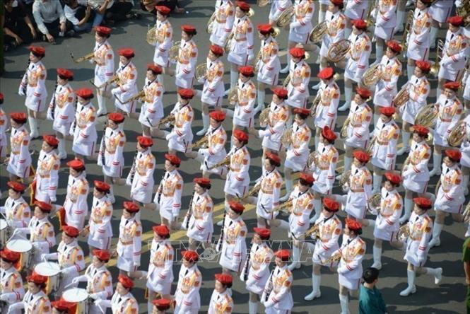  Màn diễu binh ấn tượng của các lực lượng quân đội, công an trên đường phố. Ảnh: Mạnh Linh-TTXVN