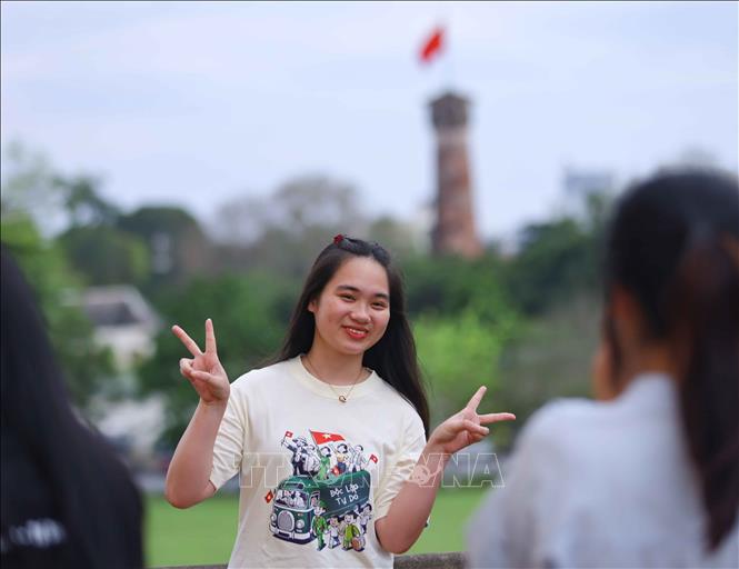 Du khách chụp ảnh 