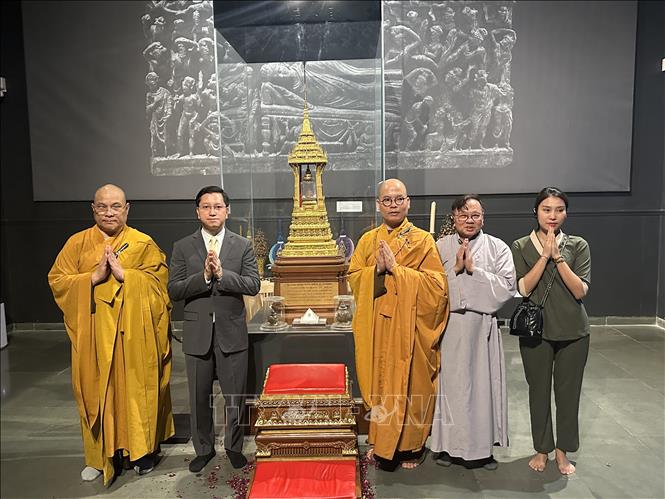 Đại sứ Việt Nam tại Ấn Độ Nguyễn Thanh Hải tại Lễ đón nhận và cung rước Xá lợi Đức Phật Thích Ca Mâu Ni. Ảnh: Quang Trung - PV TTXVN tại Ấn Độ