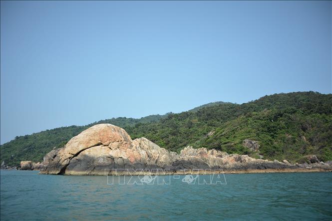 The island lies less than one kilometre from the easternmost point of the Hai Van Pass. VNA Photo: Văn Dũng