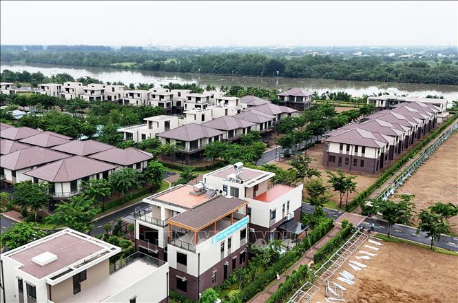 Khu đô thị mới Water Point hiện đại bậc nhất tỉnh Long An ở thị trấn Bến Lức, huyện Bến Lức bên dòng Vàm Cỏ Đông. Ảnh: Hồng Đạt - TTXVN
