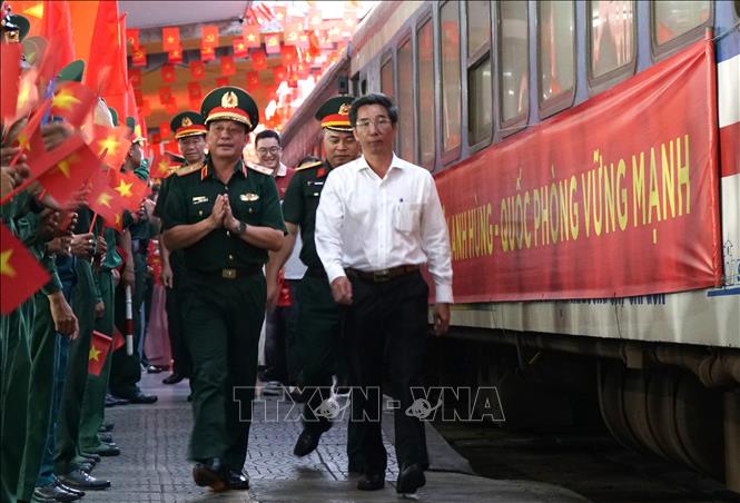 Lực lượng tham gia diễu binh được chào đón nồng nhiệt tại thành phố Đà Nẵng. Ảnh: Quốc Dũng - TTXVN