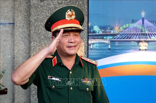 Trung tướng Trương Thiên Tô, Phó Chủ nhiệm Tổng cục Chính trị Quân đội nhân dân Việt Nam cảm ơn sự đón tiếp nồng hậu của quân và dân Đà Nẵng. Ảnh: Quốc Dũng - TTXVN