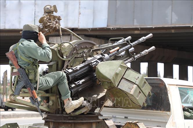 Lực lượng an ninh Syria gác tại thị trấn Ashrafiyat Sahnaya, Tây Nam thủ đô Damascus. Ảnh: THX/TTXVN