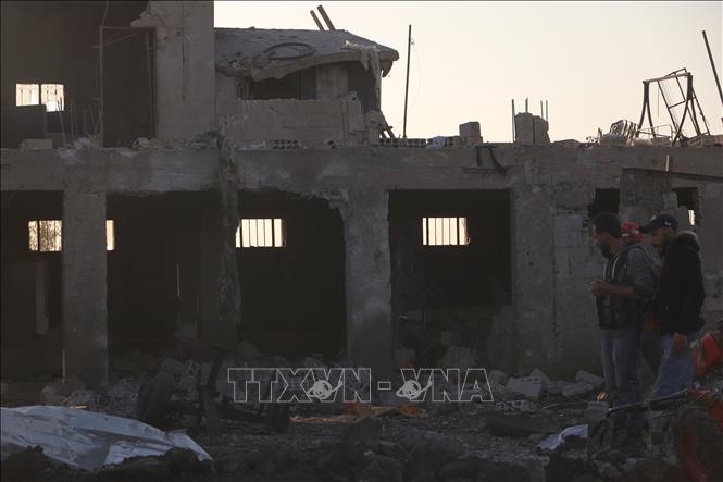 Toà nhà bị phá huỷ sau vụ tấn công bằng máy bay không người lái của Israel xuống Sweida, miền Nam Syria ngày 2/5/2025, làm ít nhất 3 người thiệt mạng. Ảnh: THX/TTXVN