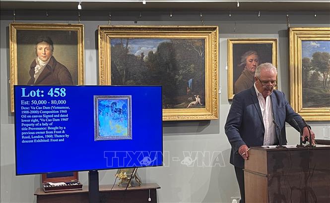 The painting is at the auction. VNA Photo: Minh Hợp