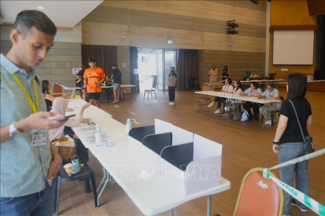 Quang cảnh một điểm bầu cử tại Singapore. Ảnh: Tất Đạt - P/v TTXVN tại Singapore