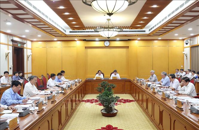 Bộ Chính trị, Ban Bí thư họp triển khai thực hiện sắp xếp tổ chức bộ máy của hệ thống chính trị dưới sự chủ trì của Tổng Bí thư Tô Lâm. Ảnh: Thống Nhất – TTXVN