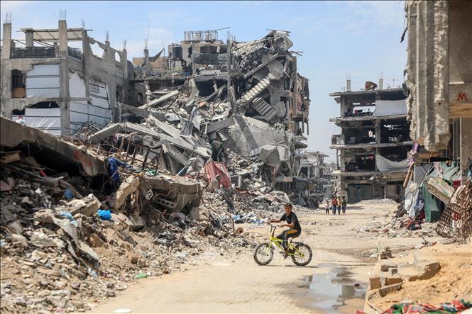 Cảnh đổ nát sau các cuộc không kích của Israel tại Jabalia, phía Bắc Dải Gaza, ngày 27/4/2025. Ảnh: THX/TTXVN
