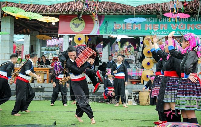 The daily and weekend activities at the Vietnam National Village for Ethnic Culture and Tourism further preserving and showcasing traditional customs while fostering interregional and intercultural connections. VNA Photo