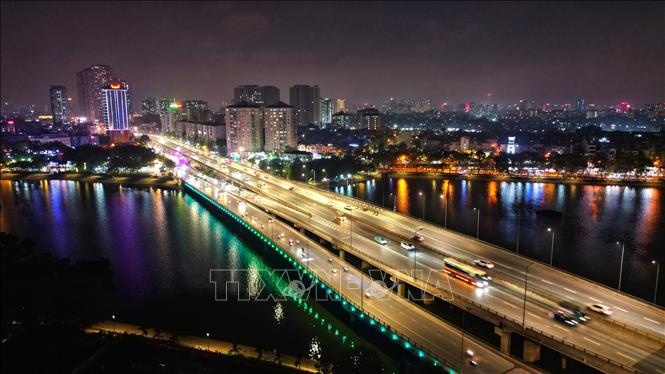 Đoạn Vành đai 3 qua hồ Linh Đàm hướng đi cầu Thăng Long thông thoáng trong tối 3/5 (ảnh chụp lúc 21 giờ). Ảnh: Tuấn Anh - TTXVN 