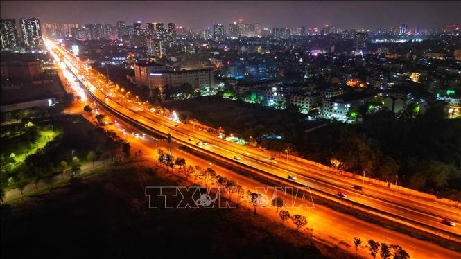 Tuyến đường Vành đai 3 đoạn Nguyễn Xiển thông thoáng lúc tối 3/5 (ảnh chụp lúc 21 giờ). Ảnh: Tuấn Anh - TTXVN 