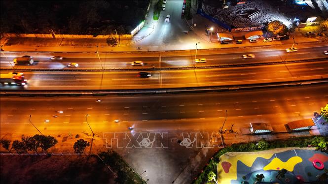Tối 3/5, cả 2 làn trên đường Vành đai 3 trên cao đều thông thoáng (ảnh chụp lúc 21 giờ). Ảnh: Tuấn Anh - TTXVN 