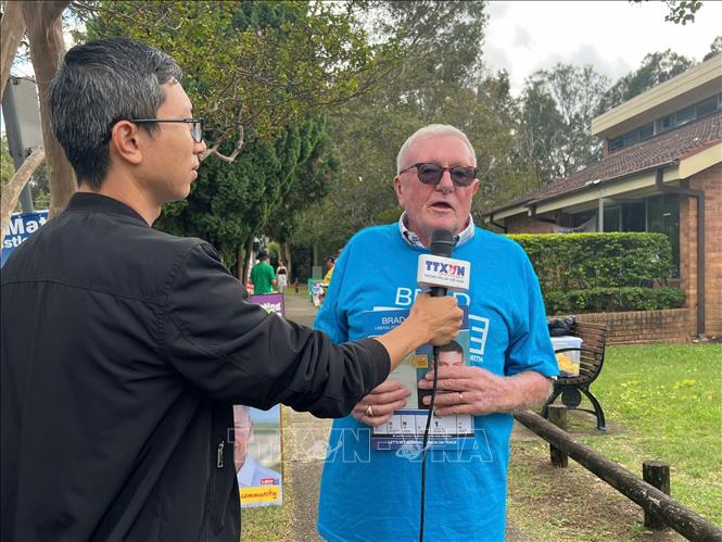 Ông David Arnfield, cử tri ở vùng ngoại ô Eastalakes của thành phố Sydney, bang New South Wales trả lời phỏng vấn của phóng viên TTXVN tại Australia (Ảnh: Thanh Tú - PV TTXVN tại Australia)