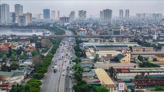 Các phương tiện di chuyển từ hướng Quốc lộ 1 A  vào nội thành Hà Nội. Ảnh: Hoàng Hiếu - TTXVN