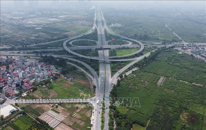 Đoạn cuối cao tốc Hà Nội – Hải Phòng hướng về Aeon Mall Long Biên thông thoáng. Ảnh: Thành Phương - TTXVN