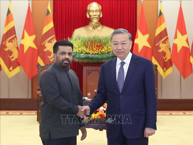 Party General Secretary To Lam receives President of Sri Lanka Anura Kumara Dissanayaka in Hanoi on May 4. VNA Photo: Thống Nhất