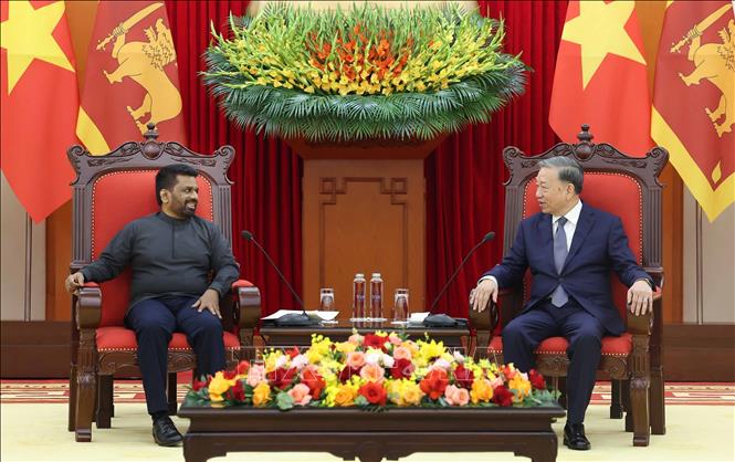 Party General Secretary To Lam receives President of Sri Lanka Anura Kumara Dissanayaka in Hanoi on May 4. VNA Photo: Thống Nhất