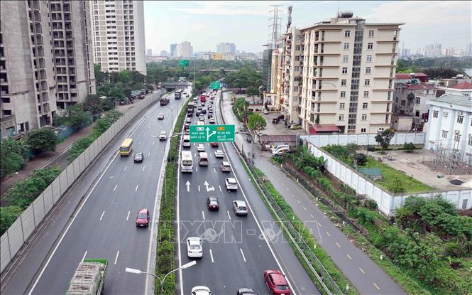 Giao thông thông thoáng tại đoạn kết thúc cao tốc Pháp Vân - Cầu Giẽ hướng vào trung tâm Thủ đô (ảnh chụp lúc 15h20) . Ảnh: Phạm Kiên - TTXVN