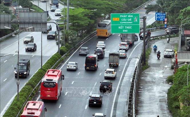 Giao thông thông thoáng tại đoạn kết thúc cao tốc Pháp Vân - Cầu Giẽ hướng vào trung tâm Thủ đô (ảnh chụp lúc 15h20) . Ảnh: Phạm Kiên - TTXVN